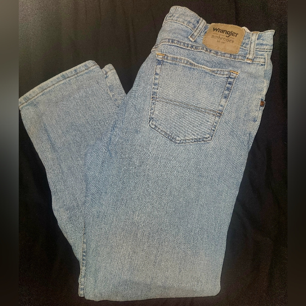 Wrangler Men's Classic Denim Jeans. 34 × 32